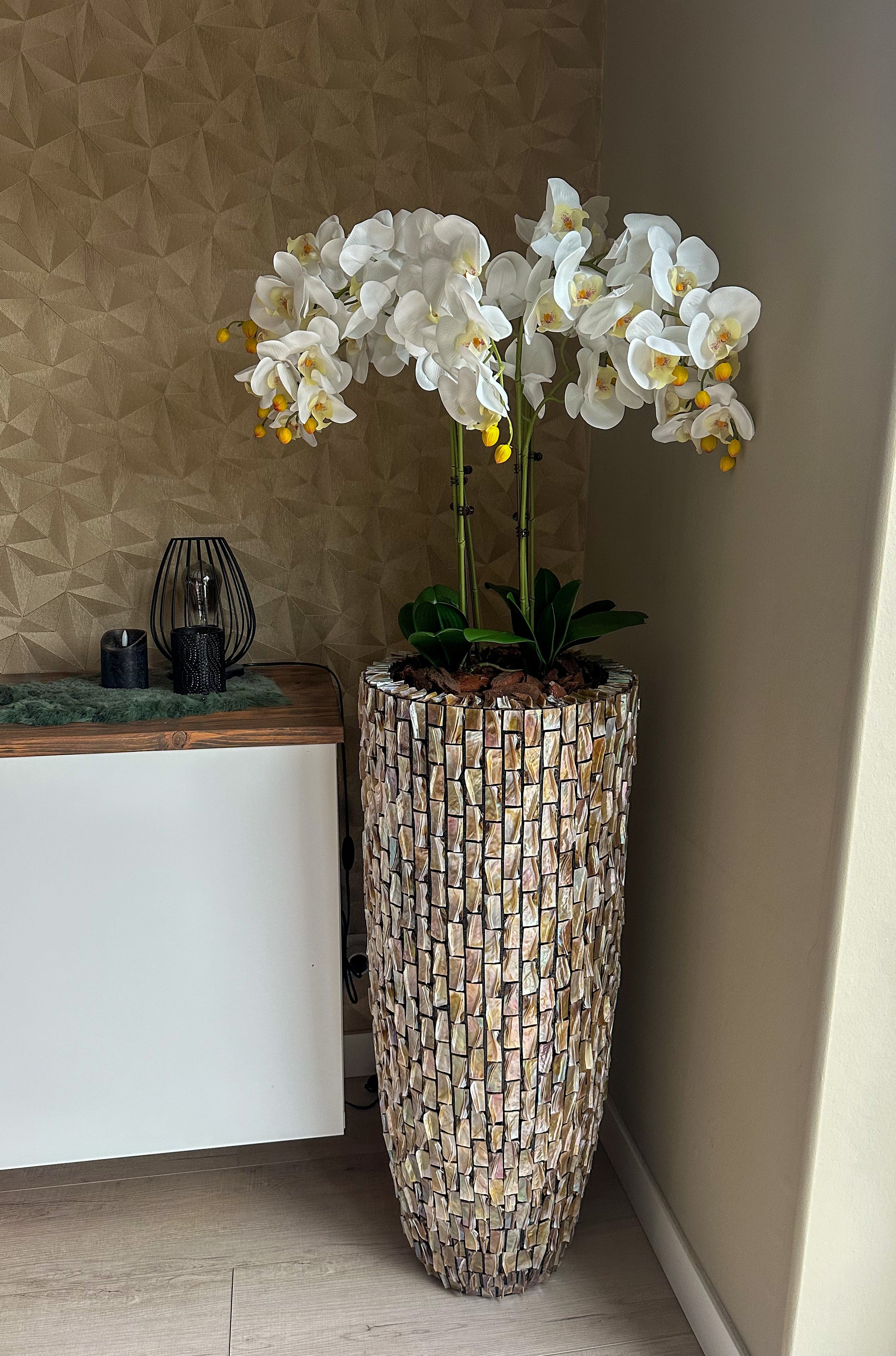 Schelpenvaas 90cm met orchideeën