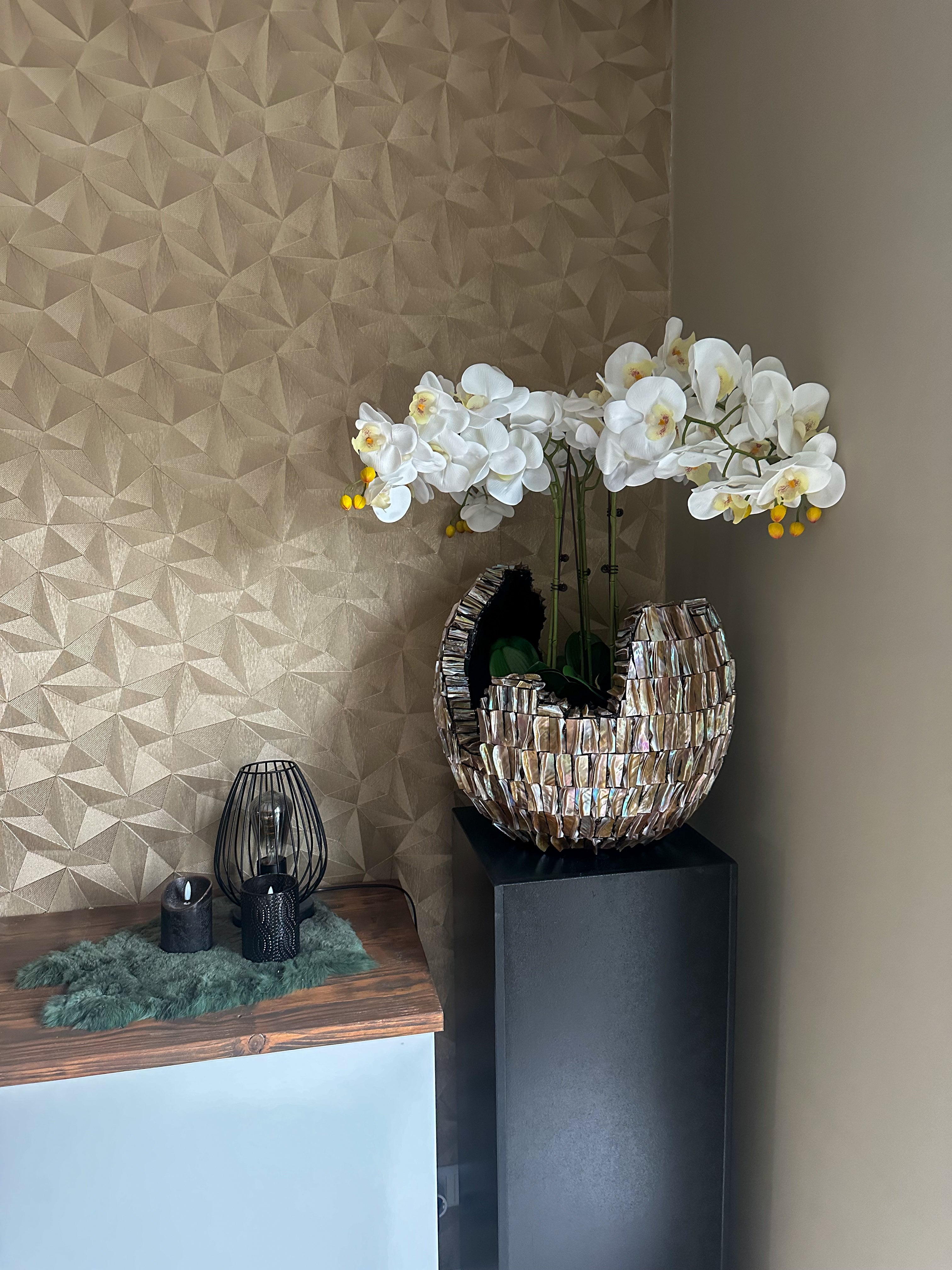 Pearl Tide Schelpenvaas met orchideeën