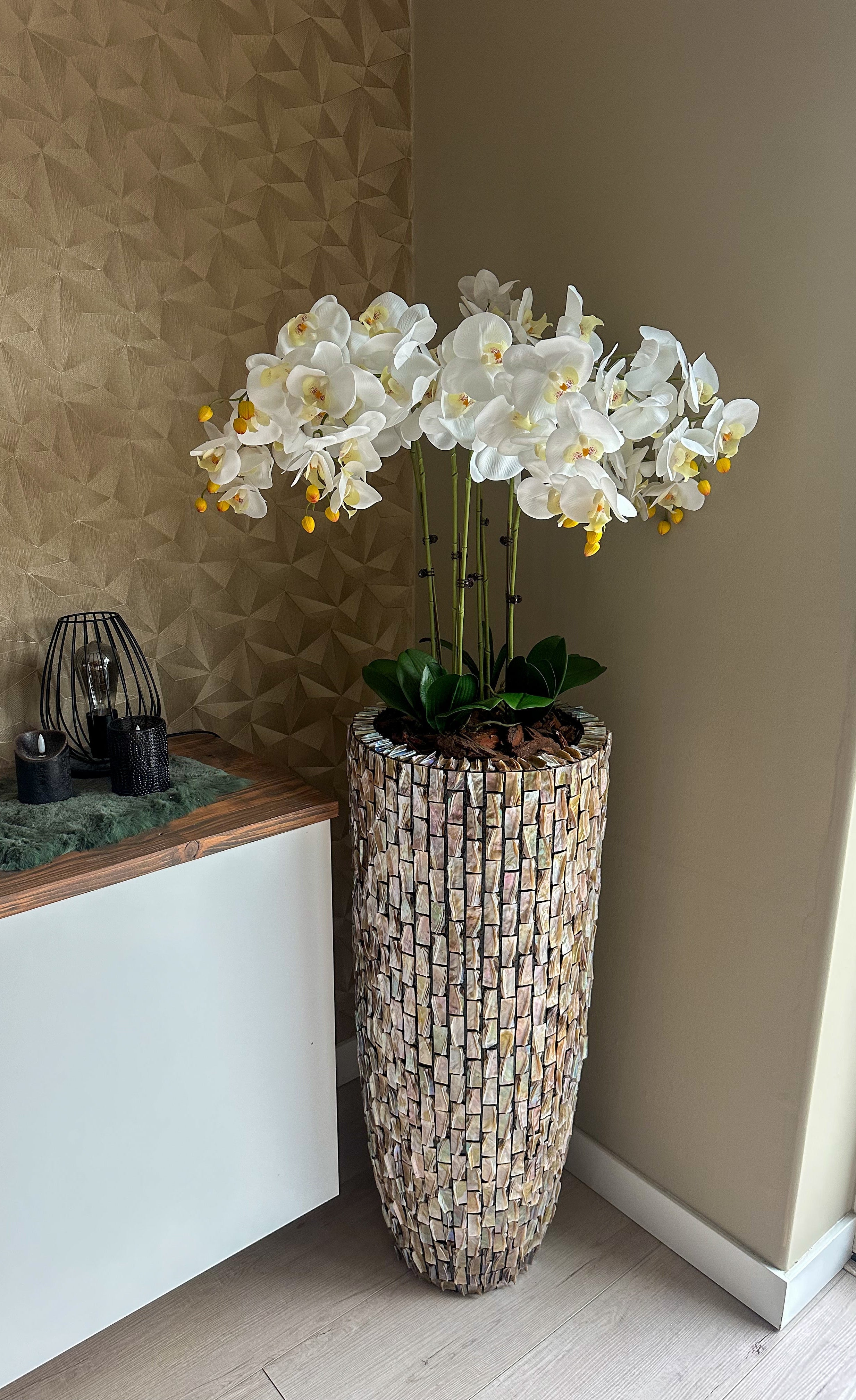 Schelpenvaas 90cm met orchideeën